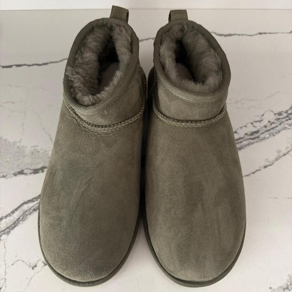 Ugg boots in olive green size 9